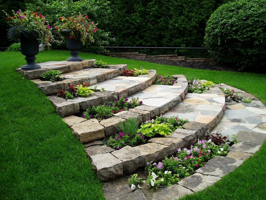 از چه نوع الگوهایی می توان برای چیدمان سنگ فرش استفاده کرد؟